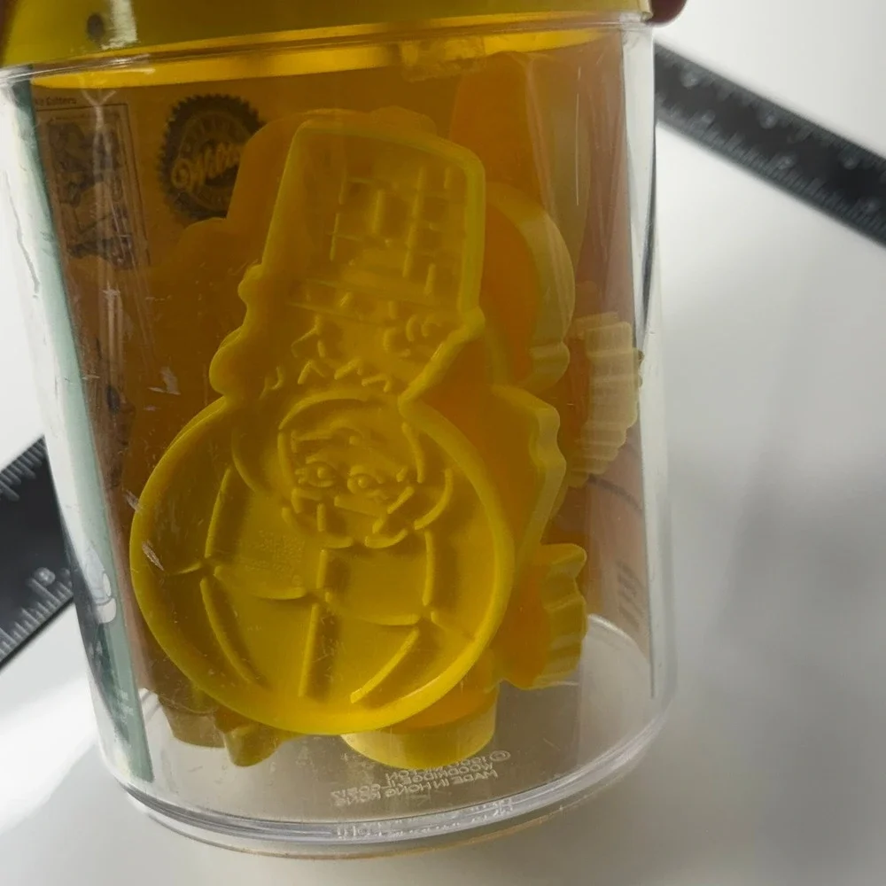 Wilton Sesame‎ Street Going Places 8 Cookie Cutters Elmo Big Bird Cookie Baking